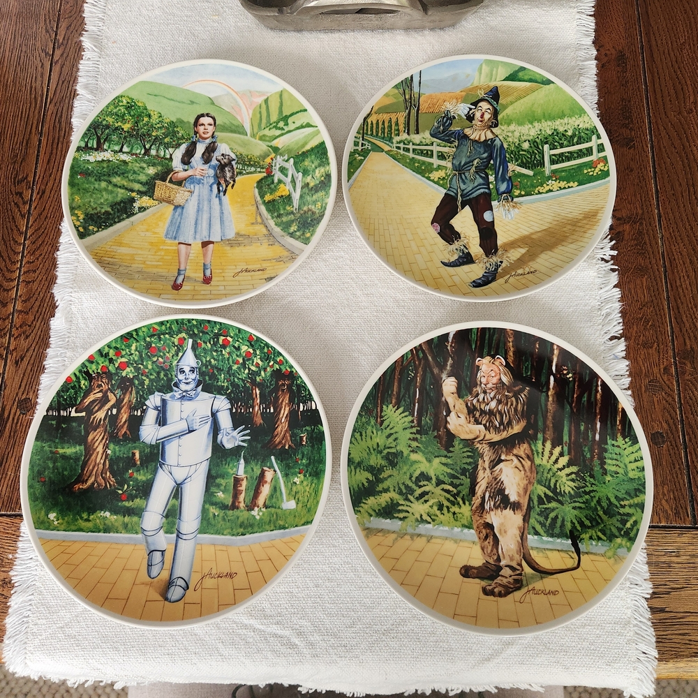 Knowles Wizard of Oz Collector Plates - Multicolor Set